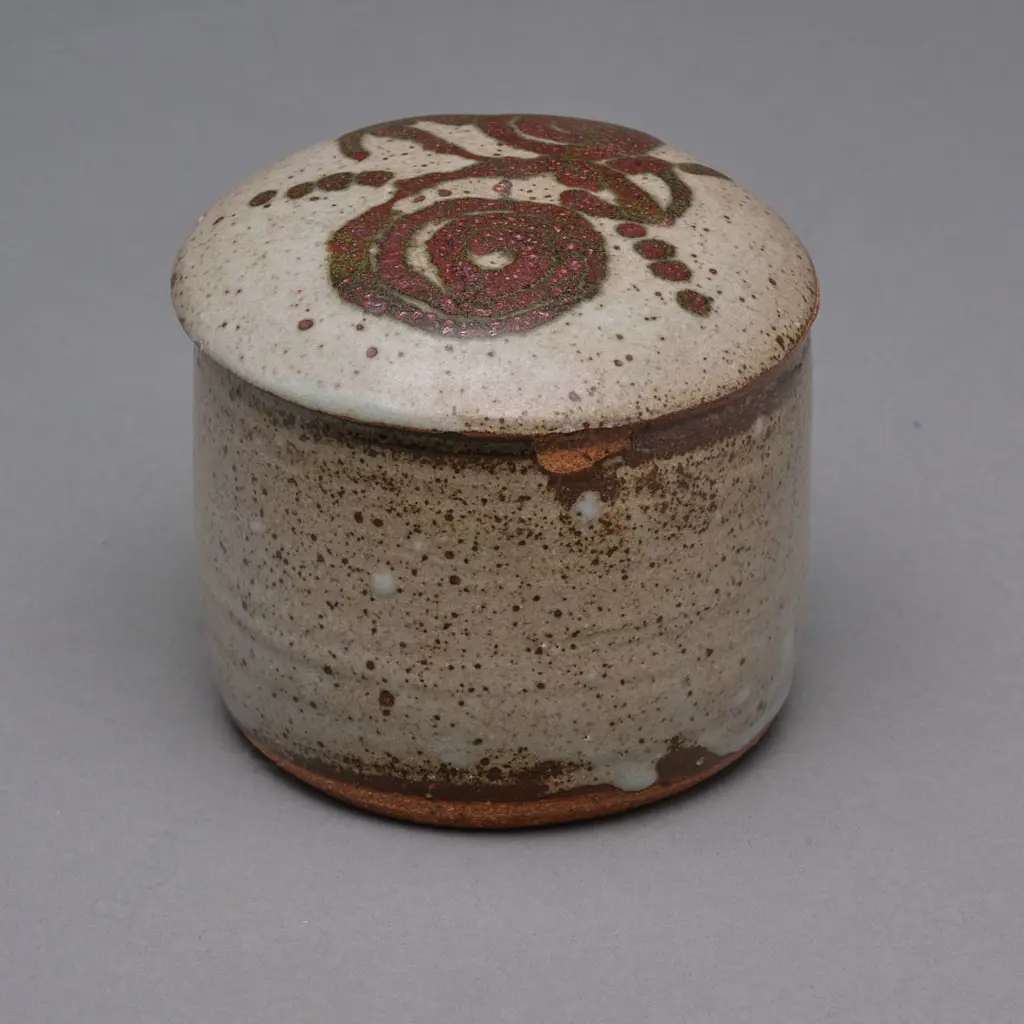 Helen Mason (1915-2014) stoneware covered box - c.1975 Image 1++